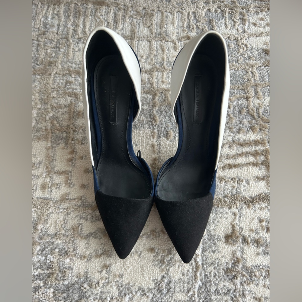 Beautiful ZARA TriColor (White, Black and Blue) Pointed Toe Heels in Size 36/ 6